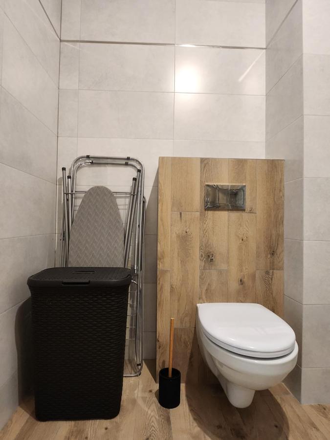 Dwa Jelonki, Ul Sciegiennego, Centrum, Garaz, Ogrodek Kielce Esterno foto